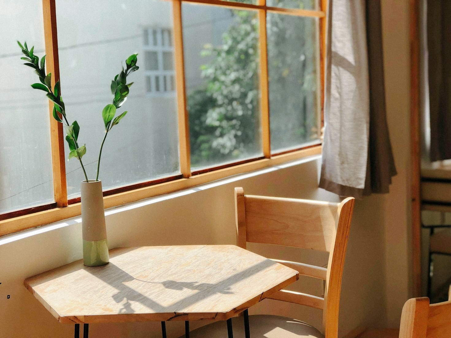 Five Ways to Style Terracotta Accents in Small Bedrooms